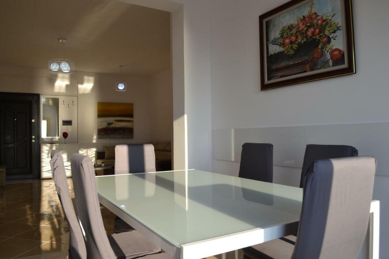 Seaview Penthouse 2 Bedrooms Apartment & Box Garage Vlorë Εξωτερικό φωτογραφία